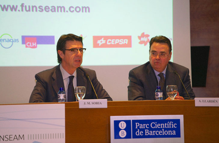 Ministro de Industria, Energía y Turismo, José Manuel Soria, y Antonio Llardén, presidente de Enagás, en el III Simposio Internacional FUNSEAM 