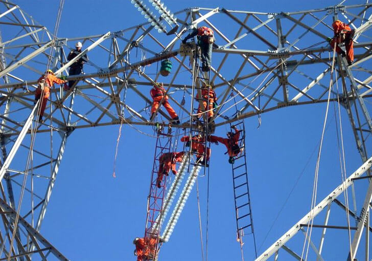 Trabajos en una torre de transmisión