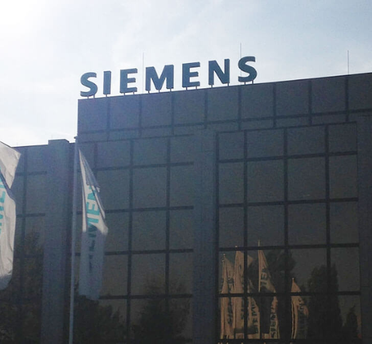 Siemens firma un acuerdo con Indonesia de cooperación energética.