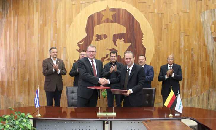 Firma del acuerdo energético entre siemens y la eléctrica cubana UNE.