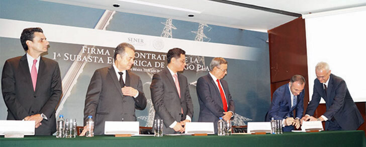 Firma del contrato de compraventa de energía eléctrica entre Acciona y CFE
