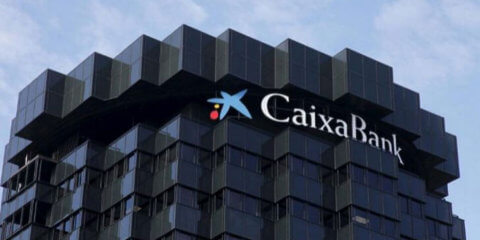 CaixaBank lanza un plan para obtener la electricidad de renovables