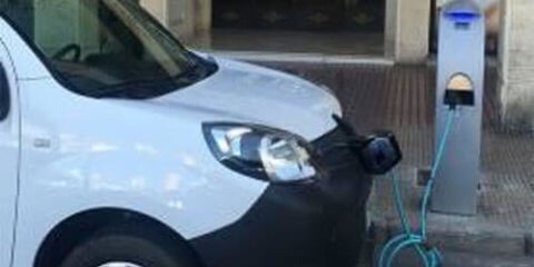 Benidorm inaugura un nuevo punto de recarga de vehículos eléctricos