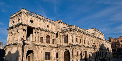 Sevilla licita un contrato para reparar 68 instalaciones fotovoltaicas