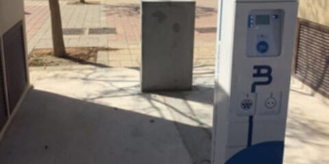 Primer punto de recarga público de IBIL en una Universidad andaluza