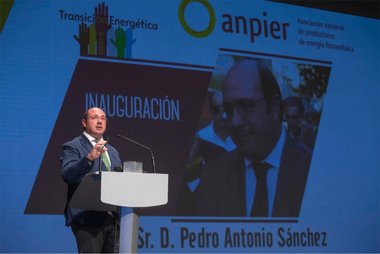 Pedro Antonio Sánchez anuncia que Murcia será la primera comunidad en disponer de una regulación sobre autoconsumo eléctrico exento de peaje.
