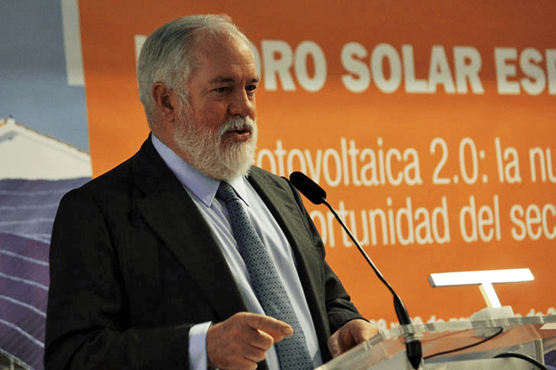 Miguel Arias Cañete en la inauguración del III Foro Solar Español