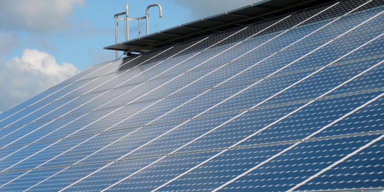 Nueva planta fotovoltaica instalada en la azotea del edificio Usos Múltiples III de Las Palmas de Gran Canaria