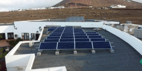 Lanzarote instala paneles fotovoltaicos para autoconsumo en un centro sanitario