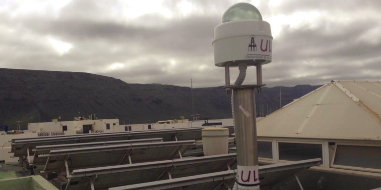 Universidad de La Laguna instala en La Graciosa una cámara que predice la producción de energía fotovoltaica..