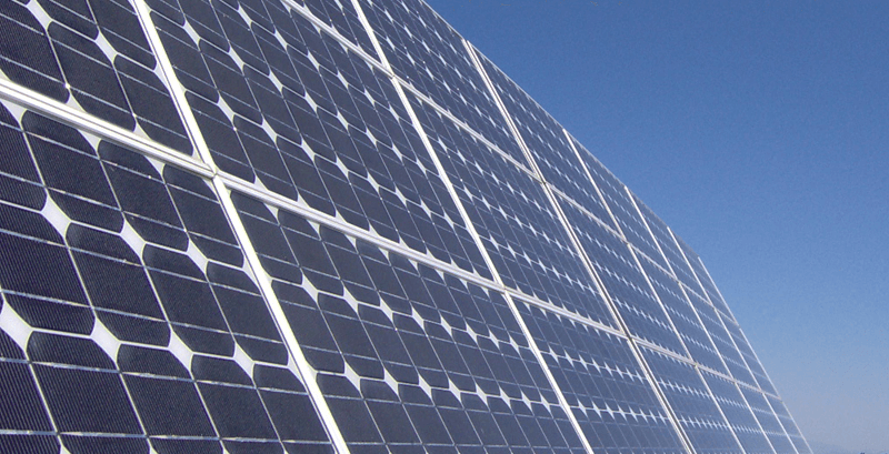 El parque solar 'La Jeresa' genera 9 millones de kWh de energía limpia y está gestionada por una cooperativa.