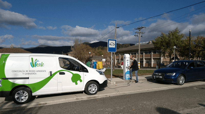 Valle de Mena instala el primer punto de recarga de vehículos eléctricos del medio rural de Burgos.