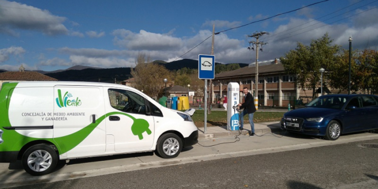 Valle de Mena instala el primer punto de recarga de vehículos eléctricos del medio rural de Burgos.