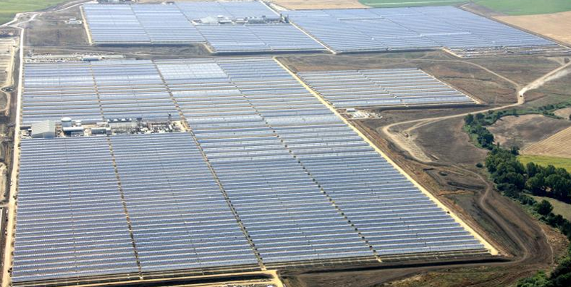 Una de las platas fotovoltaicas de Abengoa, que ha retomado la construcción en el complejo solar de Atacama. 