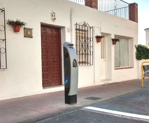 Punto de recarga de vehículo eléctrico en Benahavís.