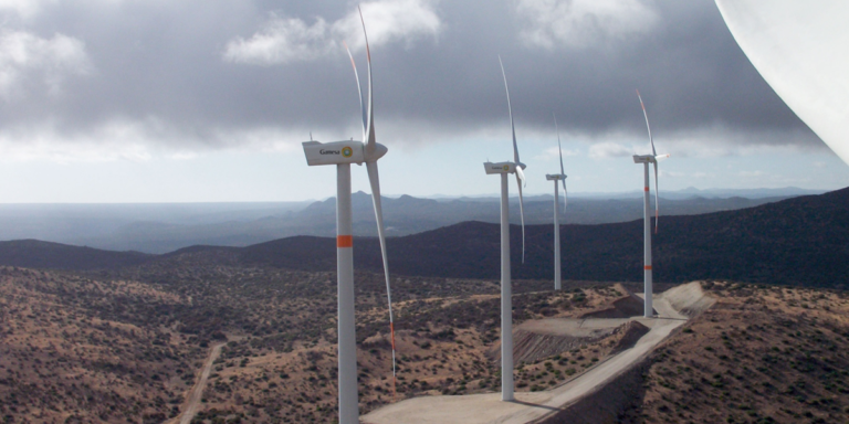 Perspectiva de aerogeneradores tomada desde otra turbina de Gamesa, del tipo que instalará en dos parques eólicos de Iberdrola en México.