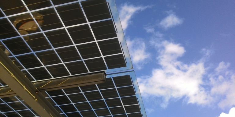 Paneles de energía solar fotovoltaica.
