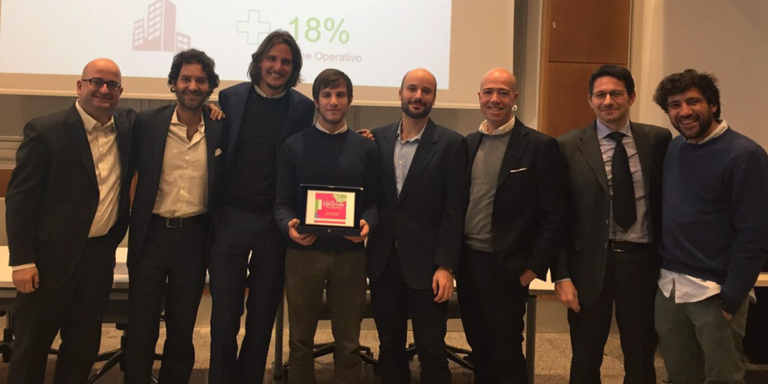 Miembros de Elemize reciben el premio Call for Disruption Energy.