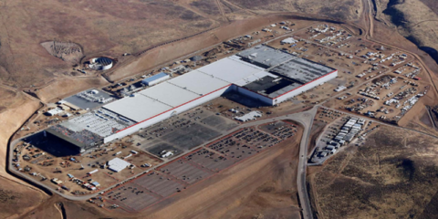 Comienza la producción de células de batería ion-litio en la Gigafactory de Tesla