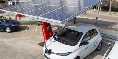 El sistema de recarga de energía fotovoltaica de Sant Feliu de Llobregat transforma la energía solar en electricidad para coches eléctricos.