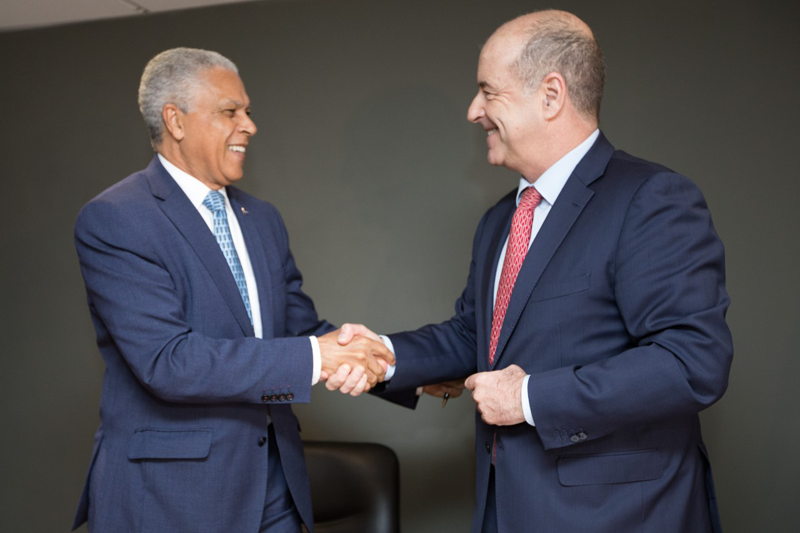 El Gobierno de Canarias y Cabo Verde han firmado un acuerdo para reforzar las energías renovables en los archipiélagos.
