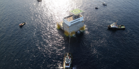 En mayo finalizarán las obras del primer aerogenerador marino de España