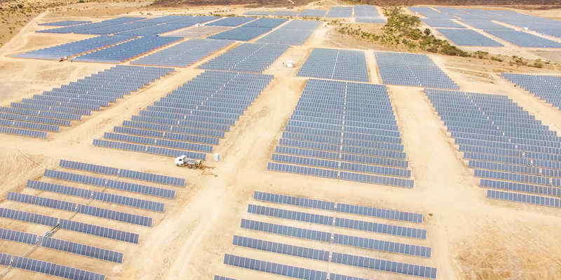 Proyecto fotovoltaico La Esperanza, una de las dos plantas fotovoltaicas que ya se conectan a la red de distribución de Chile.