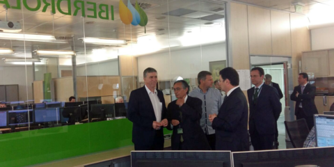 El Consejero de Economía Sostenible de la Generalitat Valenciana visita el centro de control de Iberdrola en Torrent