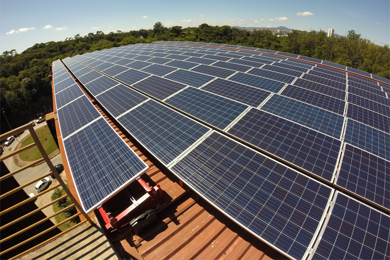 Planta fotovoltaica sobre la cubierta del Parque Tecnológico de Belo Horizonte, Brasil. 