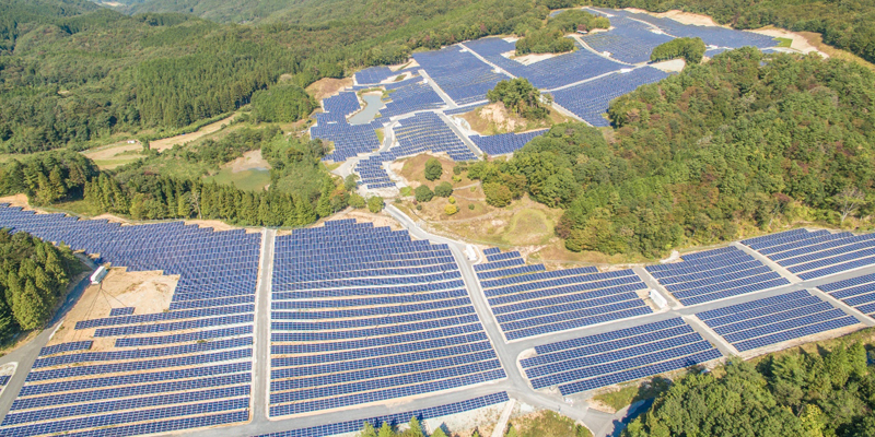 Las dos nuevas plantas fotovoltaicas que se construirán en Japón, cuya financiación acaba de cerrarse según la empresa española X-ELIO, sumarán una capacidad instalada de 66 MW. Huerto solar ya construido en Japón.