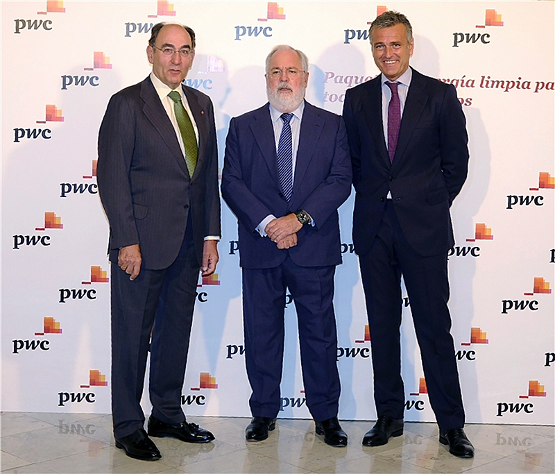 Ignacio Galán, Miguel Arias Cañete y Gonzalo Sánchez, en el encuentro de PwC. 
