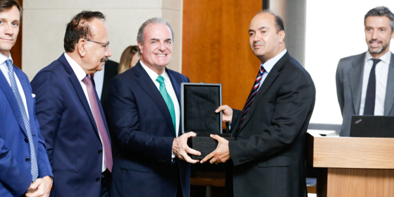 Ceremonia de puesta de la primera piedra de las plantas solares Mafraq I y II de FRV en Jordania.