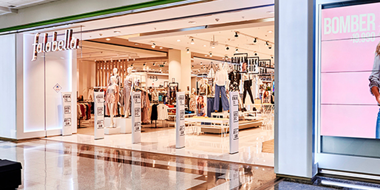 SACI Falabella opera 475 tiendas y 39 centros comerciales en América Latina.