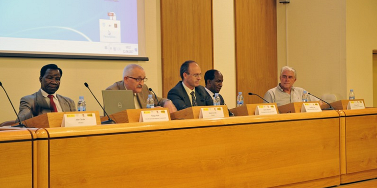 Presentación del proyecto 'Cafe au Light' para electrificar explotaciones de café y poblaciones de Guinea con energía fotovoltaica.