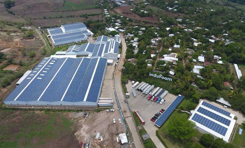 Planta solar fotovoltaica sobre tejado de la empresa Indufoam, ejecutada por Ennera. 