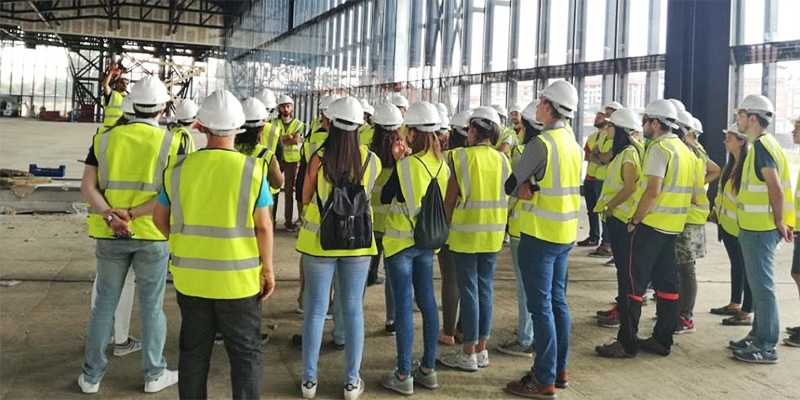 A lo largo de cada edición del Campus de la Energía Eléctrica de Castilla y León, los alumnos realizan visitas a instalaciones eléctricas y desarrollan talleres para su futuro trabajo en el sector energético. 