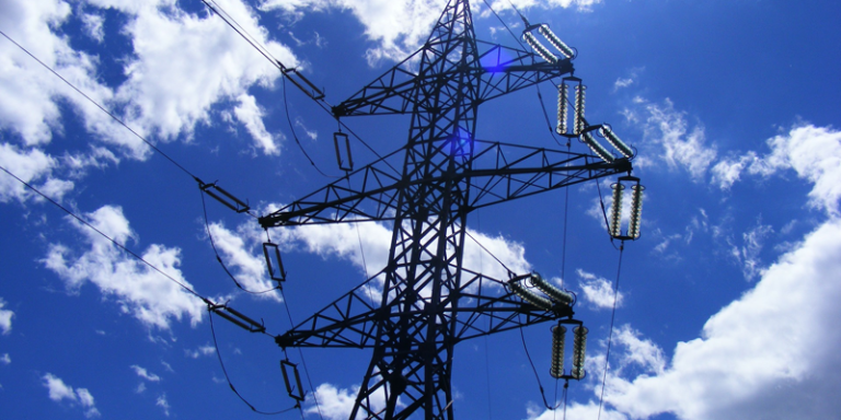 Torre de alta tensión. Transporte eléctrico.