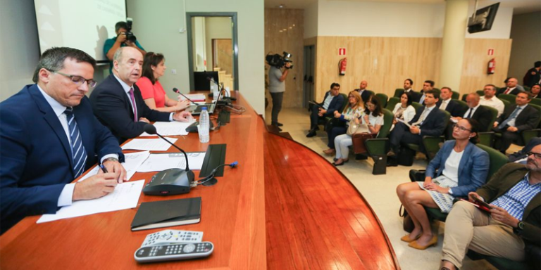Rueda de prensa en el Gobierno de Canarias con el consejero de Economía, Pedro Ortega, para presentar la Estrategia EECAN25.
