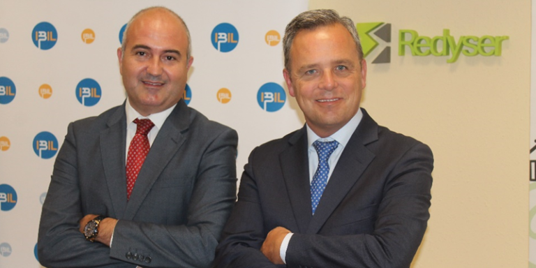 De izquierda a derecha, Lucio Fernández, Director de RSC y RRHH de Redyser; y Jorge Ramos, CEO de IBIL.