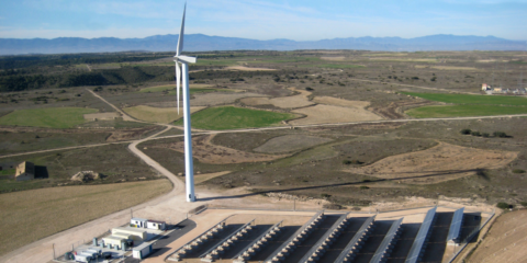 Primer proyecto comercial híbrido eólico-solar de Siemens Gamesa en India