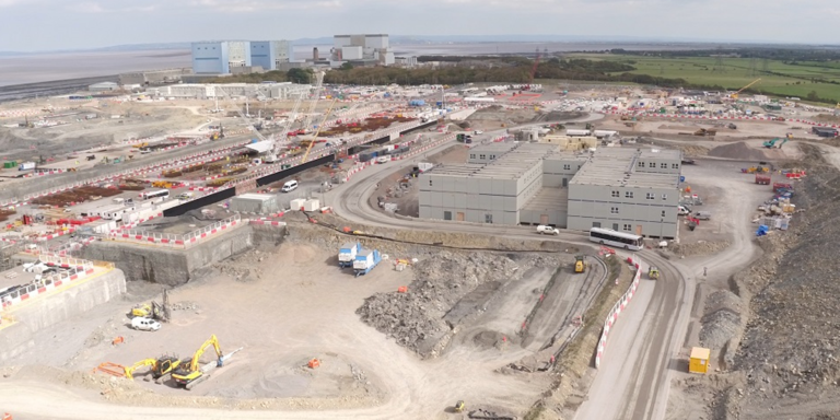 Vista aérea de la oficina norte y las galerías en construcción de Hinkley Point C.