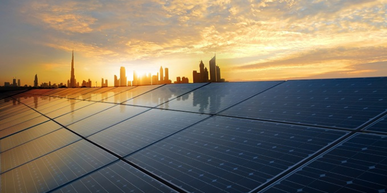 Instalación fotovoltaica conectada a red en Dubái,