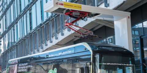 Mánchester incorpora un sistema de recarga eléctrica capaz de alimentar la batería de un autobús en tres minutos