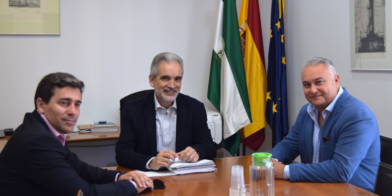 Presidente CACITI, Domingo Villero, David Muñoz de la Villa, Decano del Colegio Oficial de Peritos e Ingenieros Técnicos Industriales de Huelva, Aquilino Alonso Miranda, Director gerente de la Agencia Andaluza de la Energía.