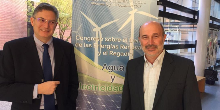 El director general de Industria, Energía y Minería, José Luis Cabezas, en un congreso sobre energías renovables en la Facultad de Derecho de la UCLM en Albacete.