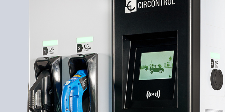 La nueva gama de cargadores rápidos de Circontrol recarga la batería de un coche al 80% en 30 minutos y se alimenta con cuatro módulos.