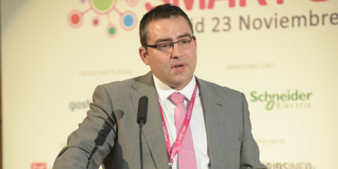 Gestión de la integración eólica masiva en redes eléctricas con almacenamiento de energía de litio-ion