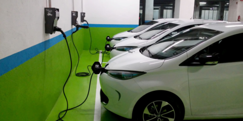 Medio centenar de puntos de carga con energía renovable alimentarán los coches del carsharing ZITY en Madrid