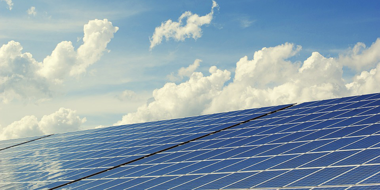 A través del Programa Fortalecimiento de Barrios Comerciales de Sercotec, 14 locales comerciales tendrán paneles fotovoltaicos lo que significará un ahorro energético mensual cercano a un 23%.