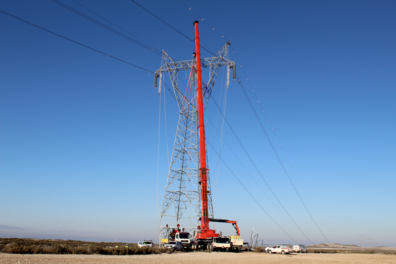 Red Eléctrica de España ha terminado la repotenciación de la línea de 400 kilovoltios (kV) y 70 kilómetros entre las subestaciones de Aragón, en Castelnou (Teruel) y de Peñaflor, en Villamayor de Gállego (Zaragoza).